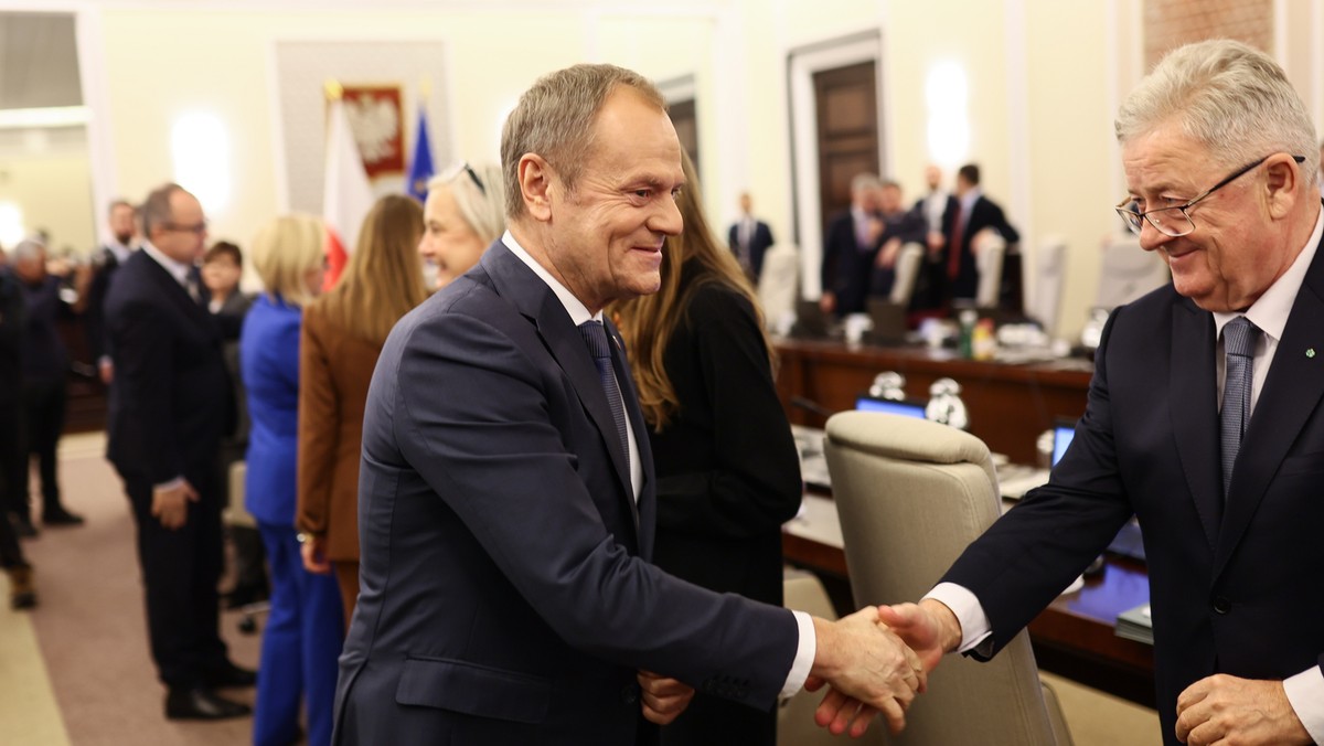 Premier Donald Tusk oraz minister rolnictwa i rozwoju wsi Czesław Siekierski przed posiedzeniem rządu