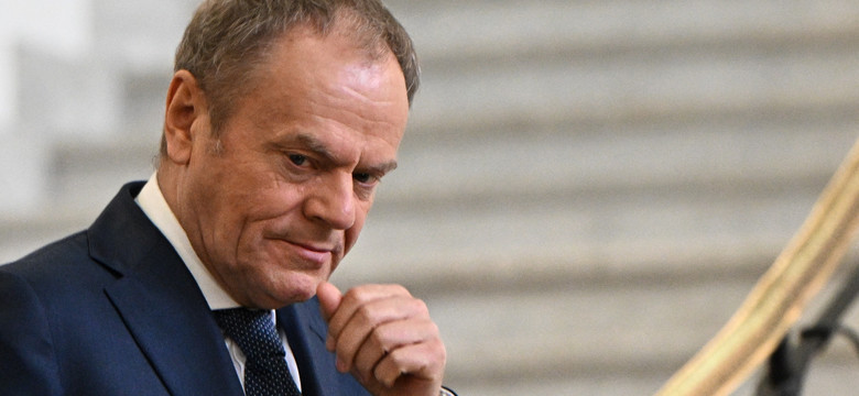 Donald Tusk komentuje aferę zegarkową. "Kto zegarkiem wojuje..."