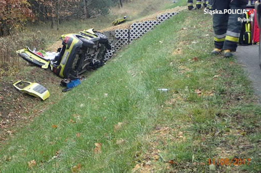 Auto w częściach, kobieta w szpitalu