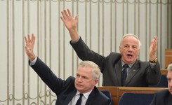 Kłótnia w Senacie o esbeckie emerytury. 'Zniewalali i prześladowali obywateli'. 'Populizm wyborczy!'