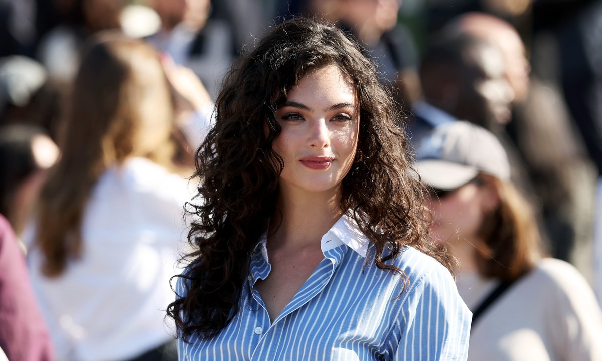 Tak wygląda córka Moniki Bellucci i Vincenta Cassela. 21-letnia olśniła w Paryżu