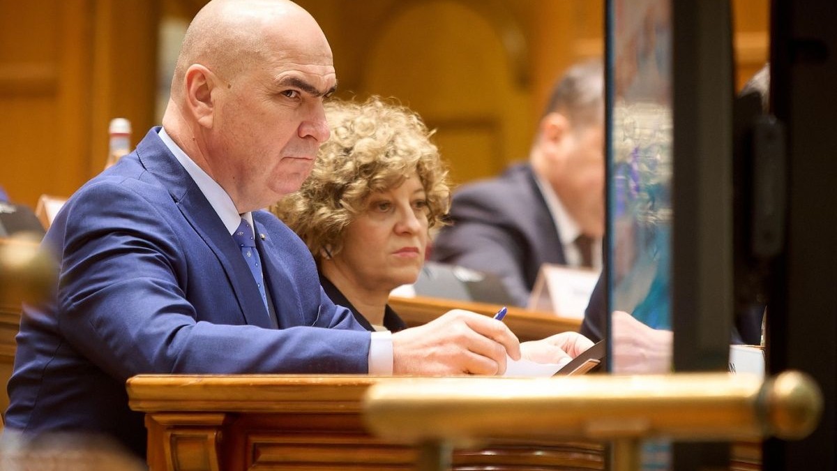Ilie Bolojan, Oana Gheorghiu și Mihai Jurca, la Festifall în Oradea. Premierul interimar s-a plimbat prin centrul orașului alături de parteneră