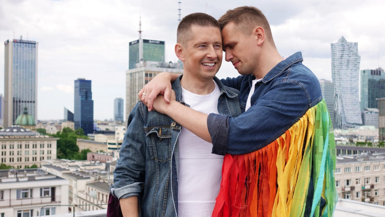 Andrzej Duda, teledysk "Inni". Jakub i Dawid nagrali hymn LGBT