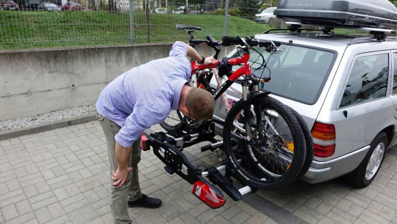 Niemiecka szkoła wożenia rowerów - test bagażnika Uebler X31S