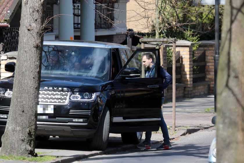 Marcin Dubieniecki przyjechał do byłej żony bez maseczki na twarzy