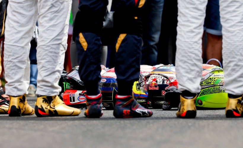 Kierowcy Formuły 1 minutą ciszy uczcili pamięć Julesa Bianchiego