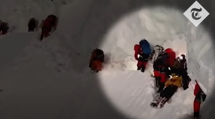 A hegymászók egyszerűen átlépték a haldokló serpát a K2-n /Fotó: YouTube