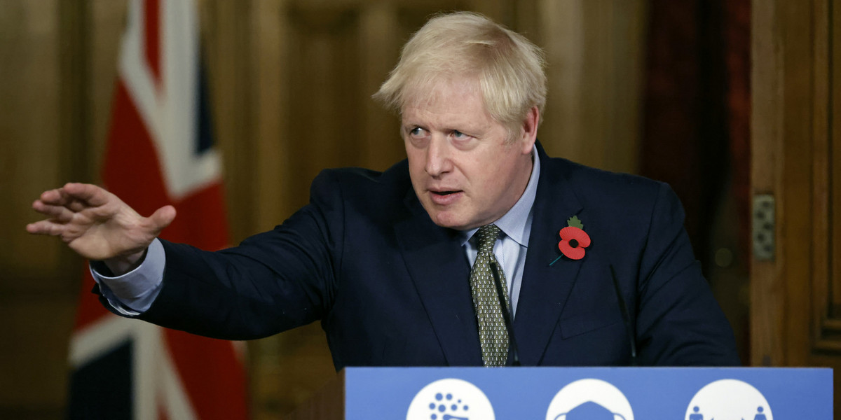 Brytyjski premier Boris Johnson ostrzegł w poniedziałek, że w walce z koronawirusem zrobiony został ważny krok, ale jeszcze wiele pozostało do zrobienia i na razie nie można zakładać, iż potencjalna szczepionka rozwiąże wszystkie problemy.