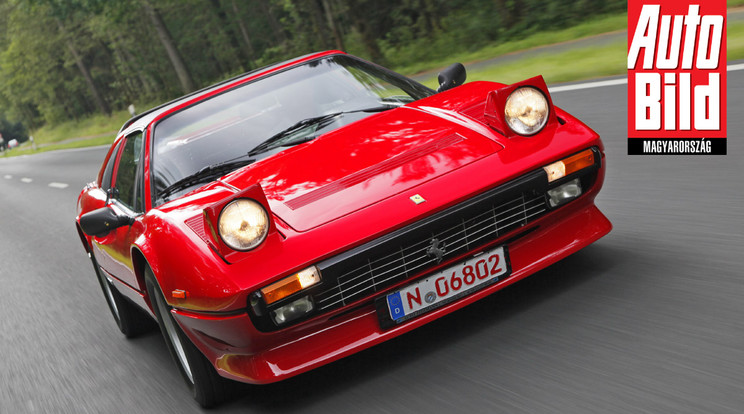 Magnum legendás járgánya egy Ferrari 308 GTS / Fotó: Auto Bild