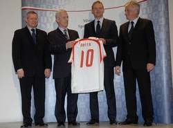 Sejm nie obciął pensji "chłopcom ministra"