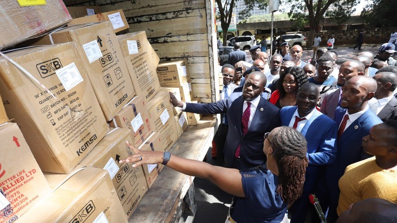 Governor Johnson Sakaja inspects drugs on February 14, 2023.