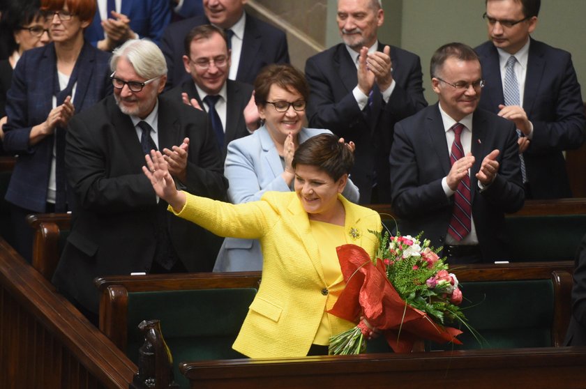 Dlaczego Kaczyński tak przeczołgał Beatę Szydło?