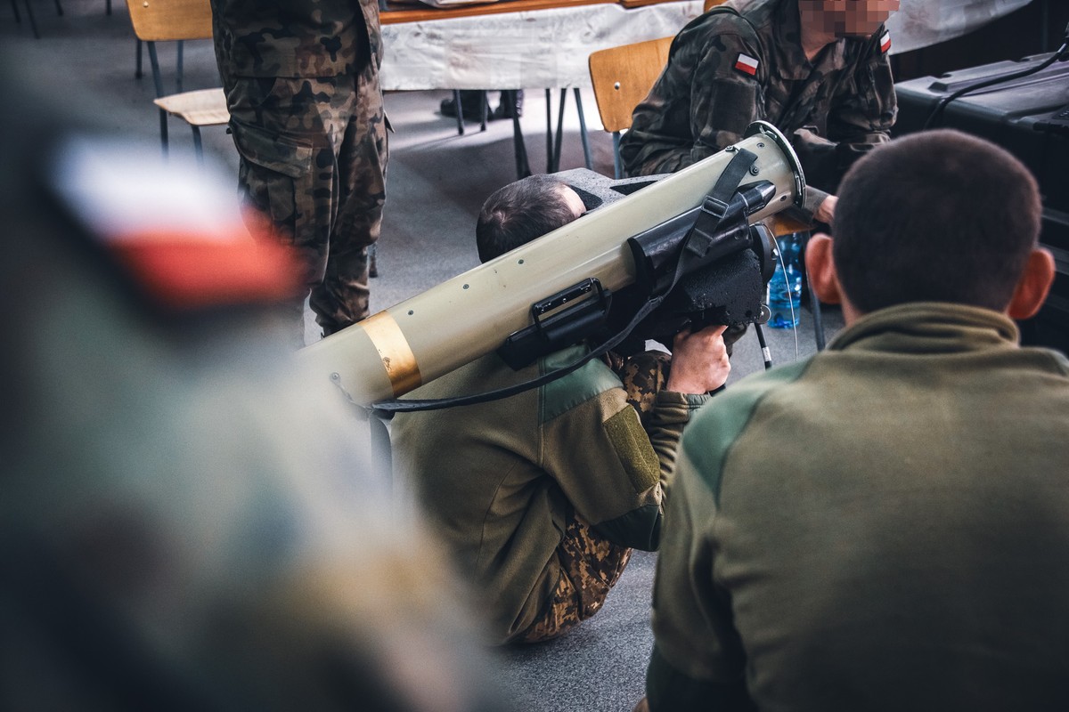 Polscy żołnierze szkolą ukraińskich.