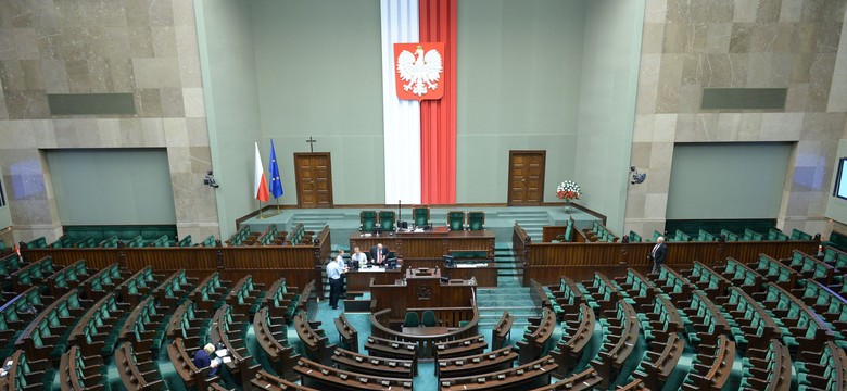 PiS zwiększa przewagę nad PO. Kto jeszcze znajdzie się w Sejmie? NOWY SONDAŻ