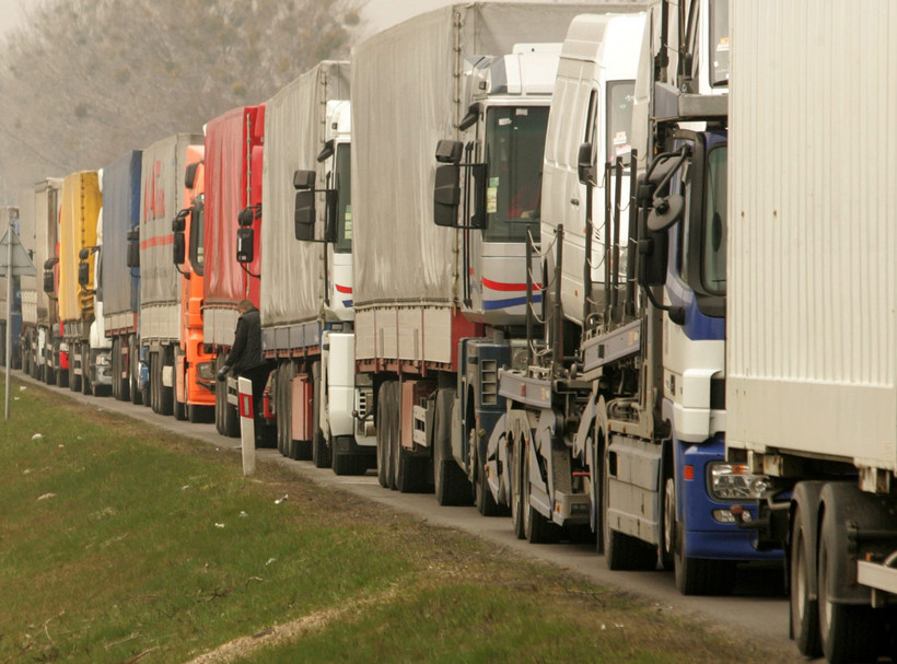 Od poniedziałku zakaz drogowych przewozów towarowych do Rosji. Są jednak wyjątki