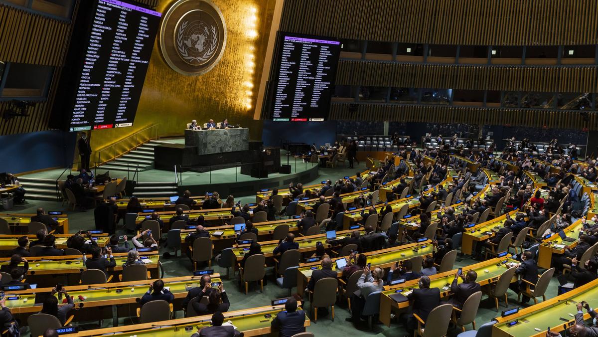 Zgromadzenie Ogólne Narodów Zjednoczonych przytłaczającą większością głosów zagłosowało za potępieniem rosyjskiej inwazji na Ukrainę. 141 krajów zagłosowało za, pięć było przeciw, a 35 wstrzymało się od głosu.