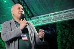 Brudziński pokazuje filmik z Izraela: Polska policja agresywna? Lewaczki, módlcie się do Marksa, Engelsa i Sorosa