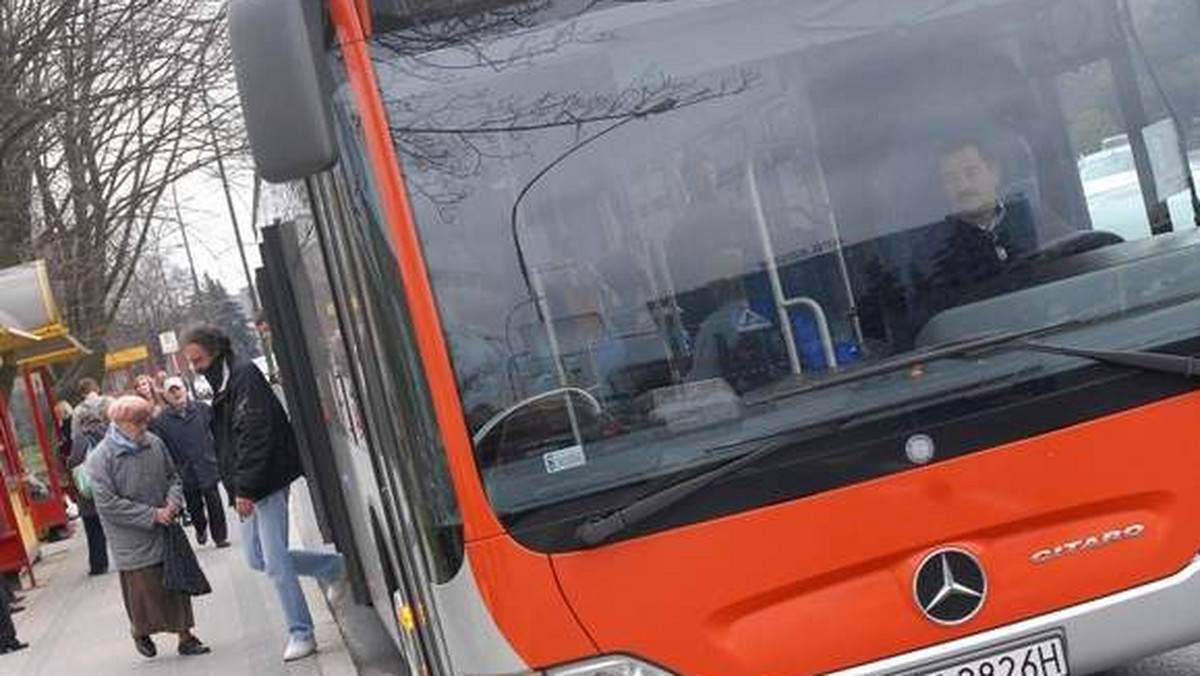 Mieszkańcy Rzeszowa komunikację autobusową oceniają inaczej, niż samorządowy miesięcznik.
