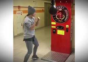 YT_devojka_i_kruska_vesti_blic_safe