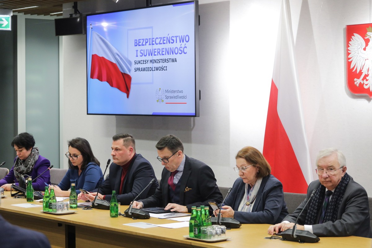 Kamila Gasiuk-Pihowicz Krzysztof Paszyk Marek Ast