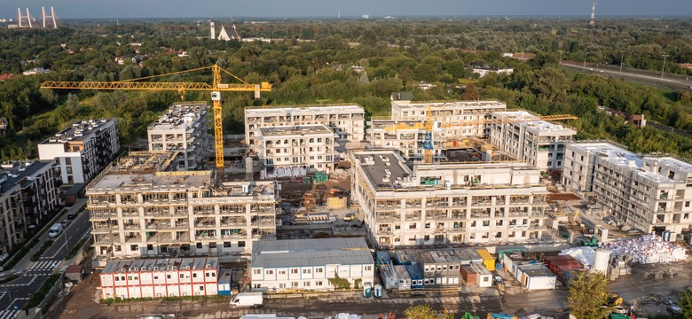 Ile musisz zarabiać, by kupić mieszkanie na kredyt? Eksperci obliczyli