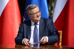 Wojciechowski: Komorowski czuje się w Pałacu jak w złotej klatce. Duda tłumaczy wpis europosła PiS