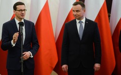 Prezydent Duda czy premier Morawiecki - kogo lepiej oceniają Polacy? SONDAŻ