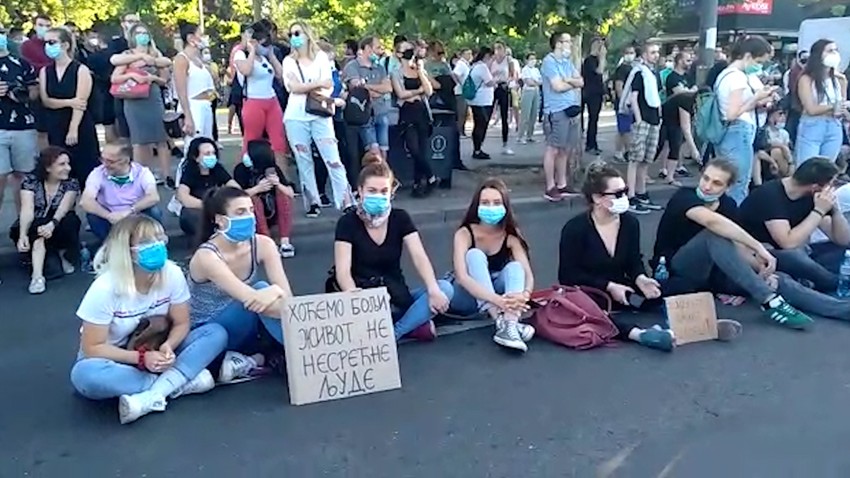 Deo protestanata danima unazad nezadovoljstvo izdražava sedenjem