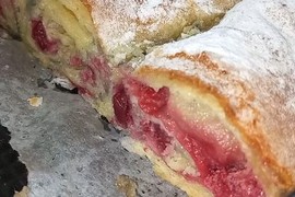 Dragica ima NAJBOLJI RECEPT ZA GRIZ PITU SA VIŠNJAMA: Zbog OVOG SASTOJKA sočna je i mekana kao duša, a pravi se OČAS POSLA