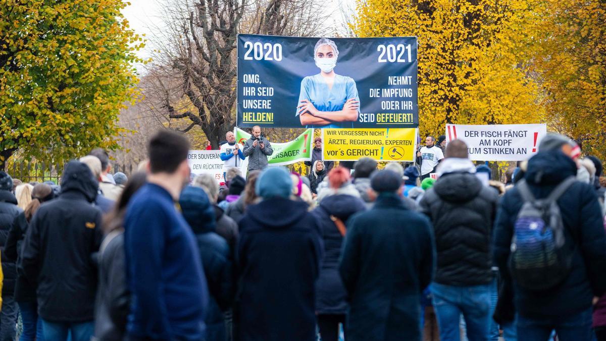 Protest antyszczepionkowców w Wiedniu, 14 listopada 2021 r.