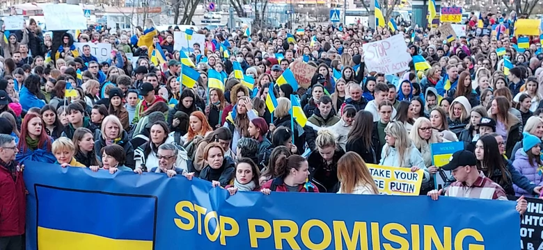"Dość obietnic, czas działać!" Protest w Warszawie [ZDJĘCIA]