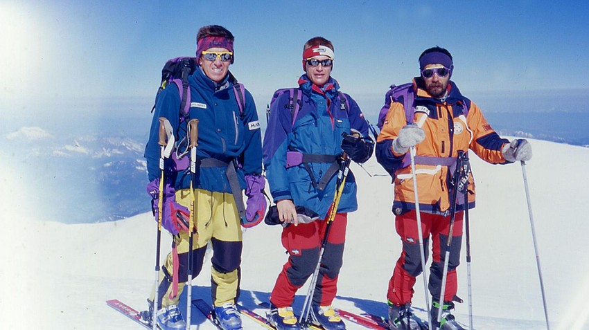 Davo Karničar (levo) sa braćom Andrejem (u sredini) i Isidorom (desno) popeo se na Mon Blan na Alpima 2000. godine | Foto: Andrej Karničar/Privatna arhiva