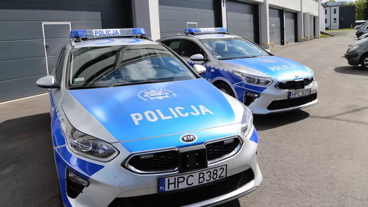 Tik Toker pytał policjantów, czy radiowóz to dobre auto na podryw