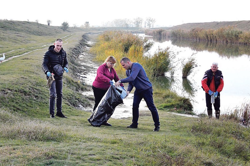 Čišćenje obale Velebitskog kanala kod Kanjiže