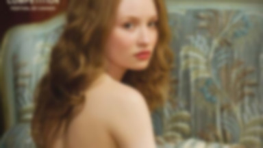 Emily Browning nago na plakacie "Sleeping Beauty"