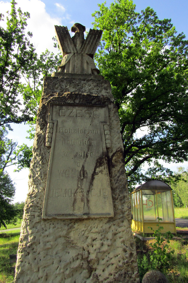 Pomnik w Żukowicach
