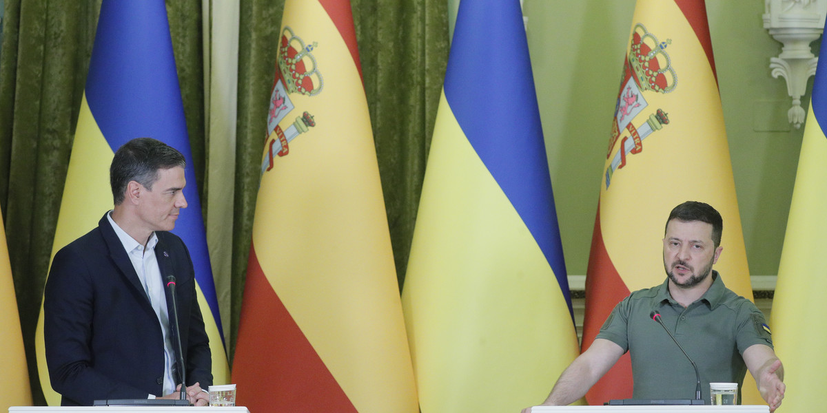 Prezydent Ukrainy Wołodymyr Zełenski i premier Hiszpanii Pedro Sanchez