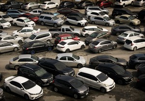 Prometu trgovini na veliko i malo motornim vozilima veći za 2,0 odsto u tekućim cenama