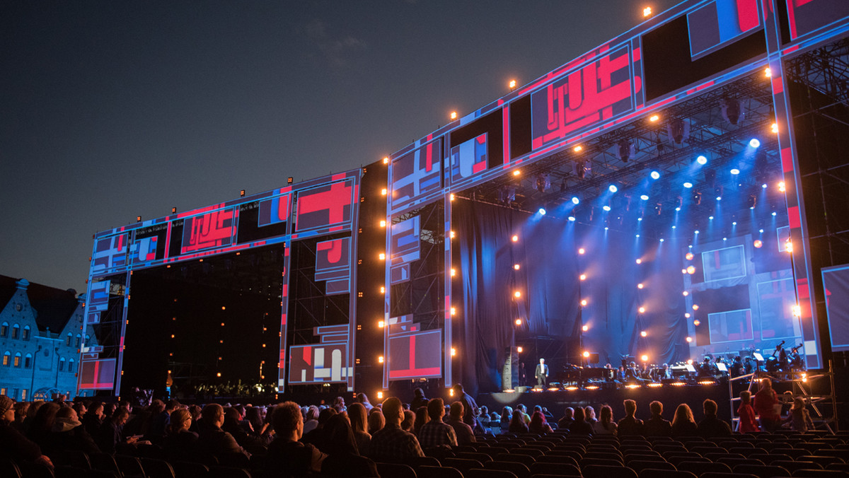 Tegoroczną edycję Solidarity of Arts rozpoczęły dwa wyjątkowe koncerty JIMEK+ i KILAR +. Przed nami jeszcze 21 sierpnia koncert „Solidarność Kultur, Kultura Solidarności”, na którym zabrzmi muzyka świata reprezentowana przez m.in. artystów z Armenii, Rosji, Serbii, Turcji, Syrii oraz 27 sierpnia wielki finał festiwalu z jednym z najwybitniejszych kwartetów smyczkowych - amerykańskim Kronos Quartet.