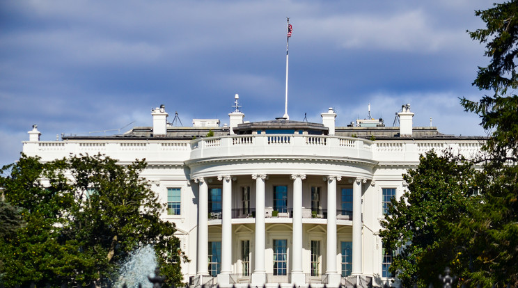 A nyilvánosság elől elzárva, a legnagyobb titokban tartották esküvőt a Fehér Házban. Joe Biden unokája ment férjhez a nem mindennapi helyszínen. / Fotó: Northfoto