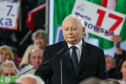 Jarosław Kaczyński w Przysusze mówi o "sukcesie tysiąclecia dziejów Polski". Eksperci już pokazali prawdę