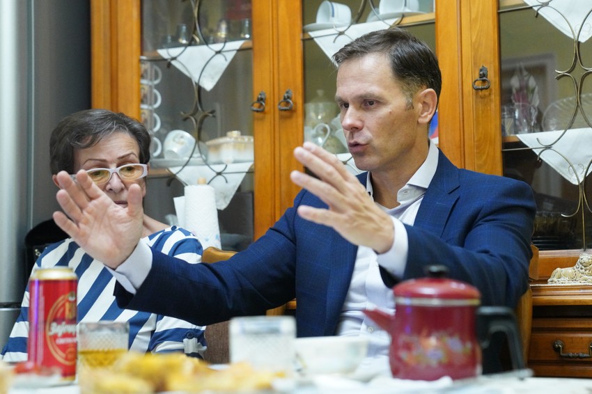 Siniša Mali u razgovoru sa penzionerima na Savskom Vencu