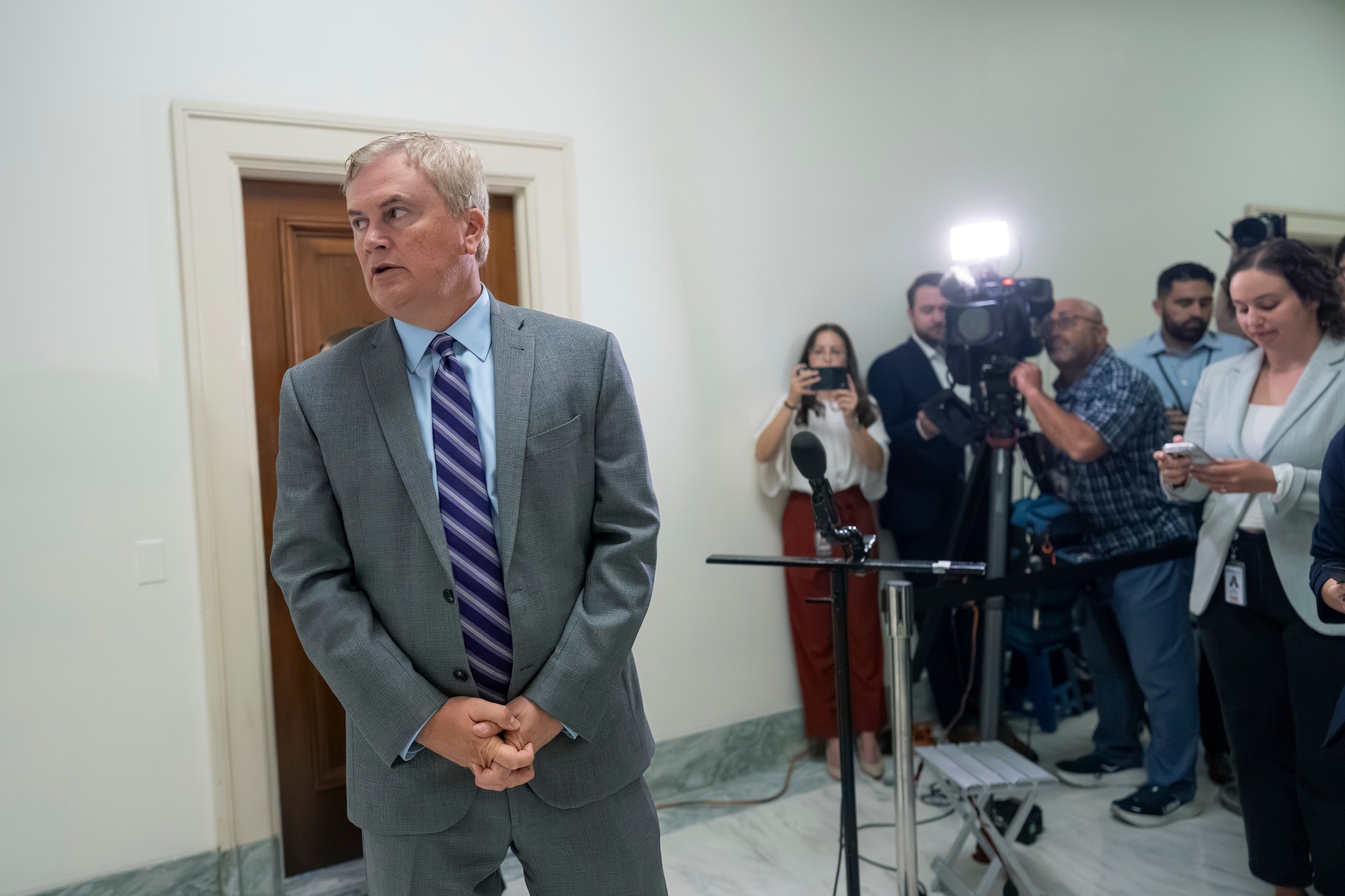 Predseda Výboru pre dohľad Snemovne reprezentantov James Comer (republikán z Kentucky).