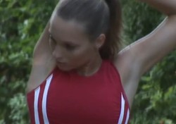 Piękna kobieta w lesie i Boni w krzakach. Parodia spotu.WIDEO