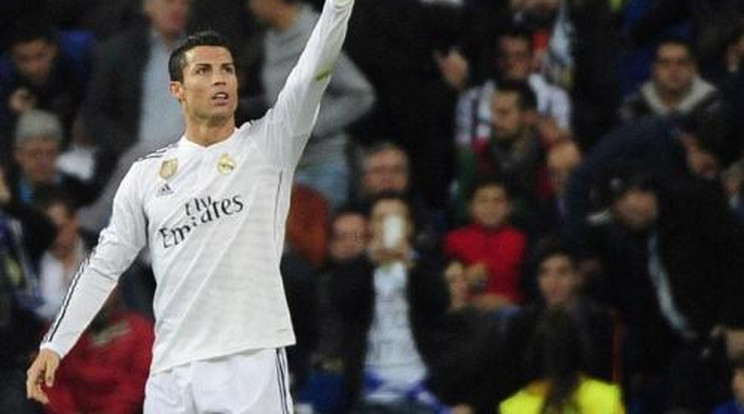 Cristiano Ronaldo arcoskodott az edzésen – videó