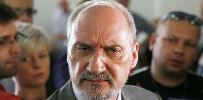 Macierewicz stanie przed sądem za jazdę 130 km/h