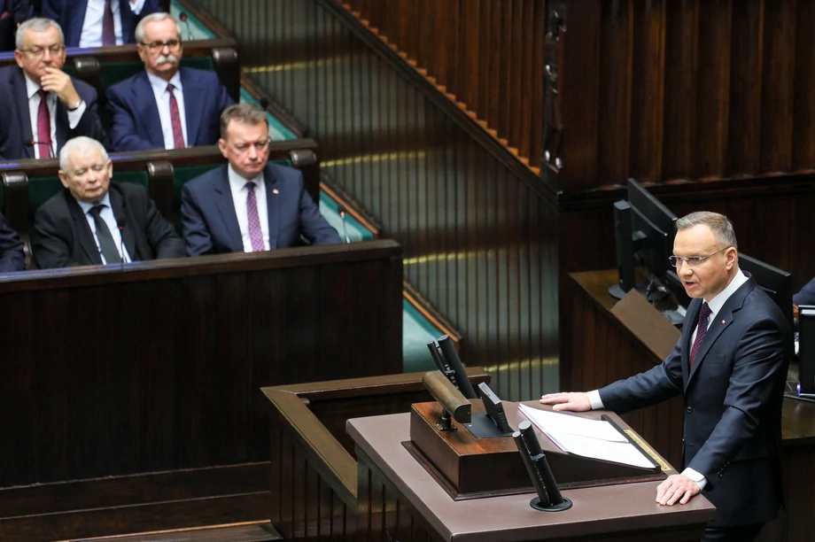 Prezydent Andrzej Duda przemawia podczas pierwszego posiedzenia Sejmu X kadencji. 13 listopada 2023 r.