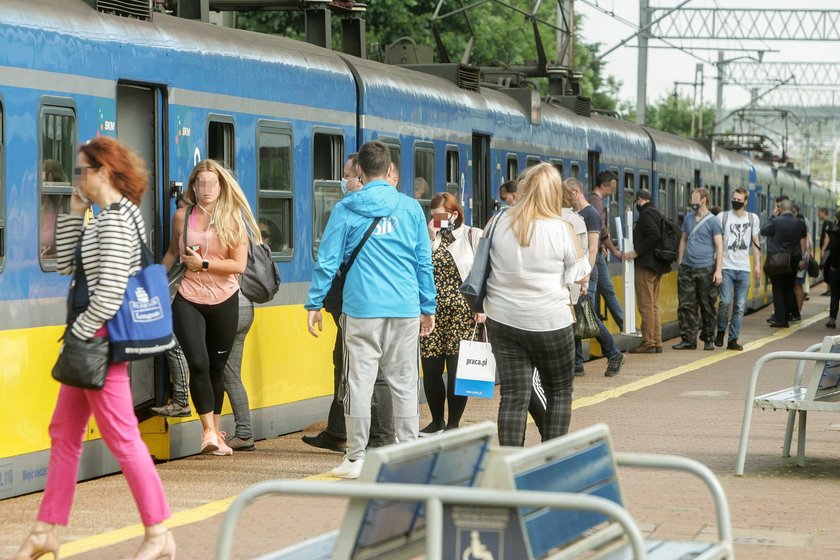 Tak się podróżuje pociągami SKM w Trójmieście. Bez masek i w tłoku