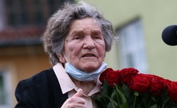 Kaczyński z "kotwicą" w klapie. Uczestniczki Powstania Warszawskiego oburzone