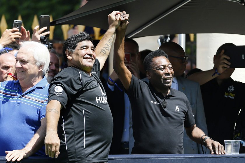 Pele i Diego Maradona spotkali się w Paryżu i pogodzili się po latach